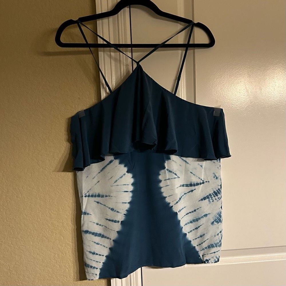 Chaser medium NWT blue and white tie-dye strappy top‎
